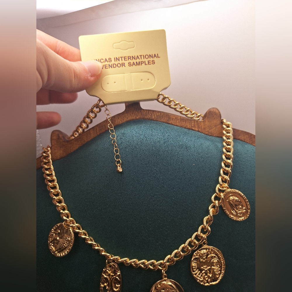 Gold Coin Charm Necklace Chunky Chain Vintage Style NWT - Picture 6 of 6